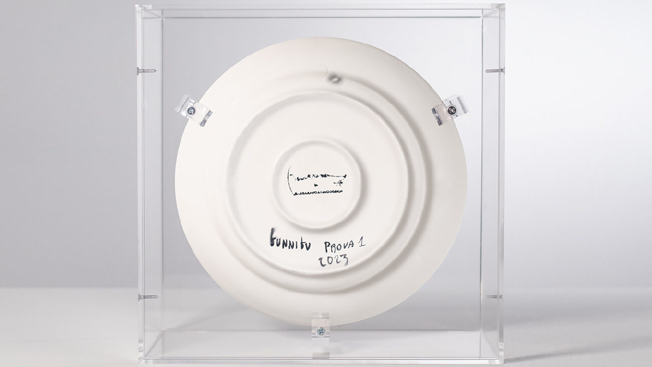 bunnibu-red-plexiglas-r